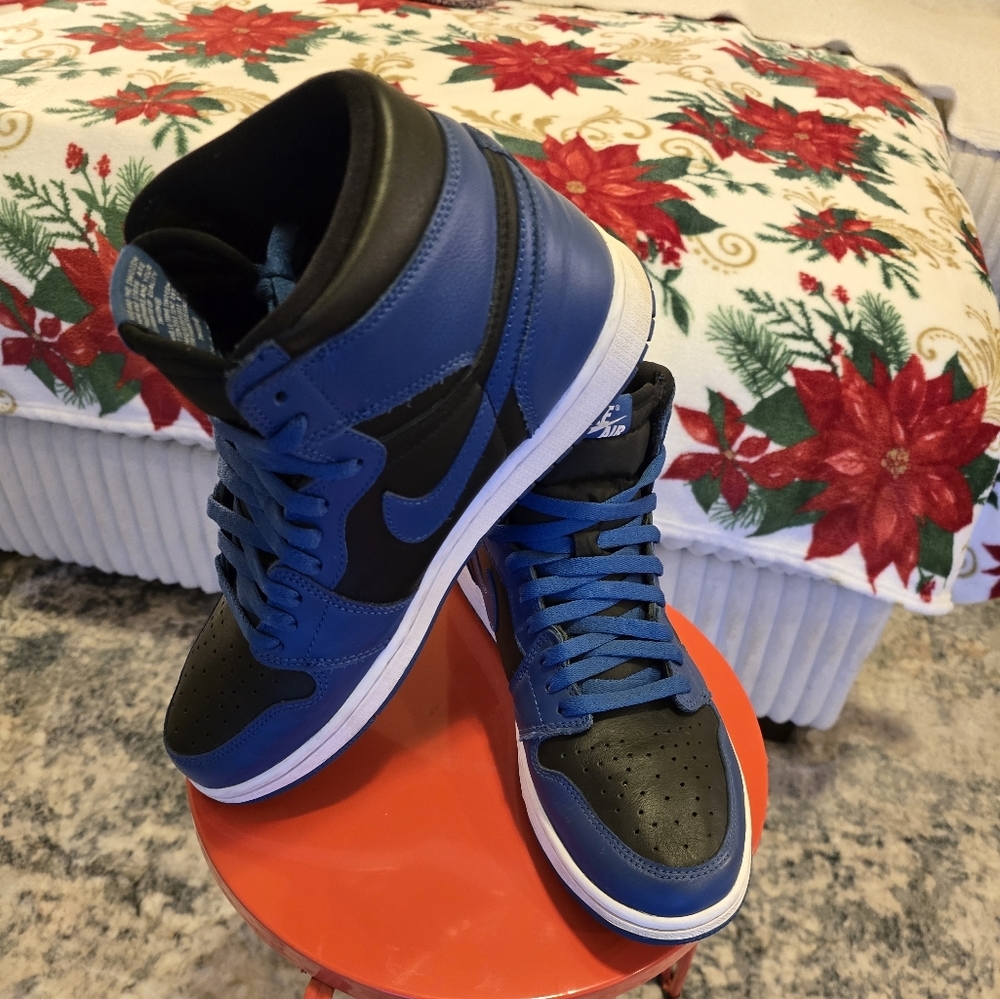 MENS JORDANS - Picture 2 of 3